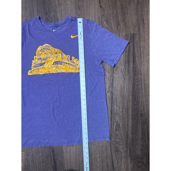 Nike LSU Tigers Men’s Large Blue T Shirt Athletic Cut Coliseum Graphic - Picture 4 of 5